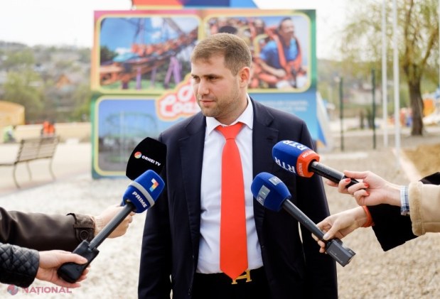 FOTO // O nouă PREMIERĂ pentru R. Moldova. Ilan Șor instalează un ROLLER COASTER gratuit la „OrheiLand”