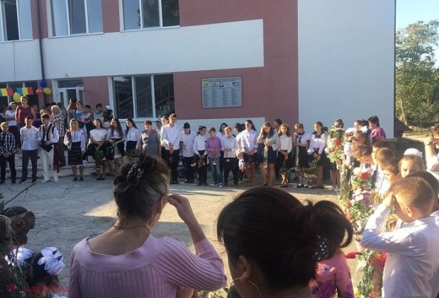 Elevii de la unica școală cu predare în limba română din raionul Taraclia, SURPRINȘI în prima zi de studii: „Clasă nouă, bănci noi, manuale noi, tot nou”