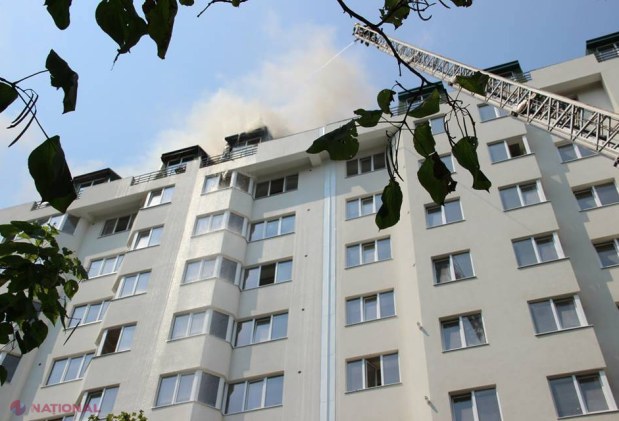 INCENDIU în capitală. O mansardă a luat FOC