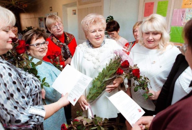 FOTO // Partidul „ȘOR” i-a felicitat pe DASCĂLII din R. Moldova de Ziua Profesorului