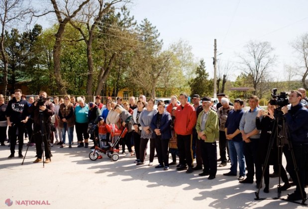 FOTO // Partidul „ȘOR” a demarat lucrările de ILUMINARE stradală în al treilea sat din circumscripțiile în care candidații săi au învins la parlamentare