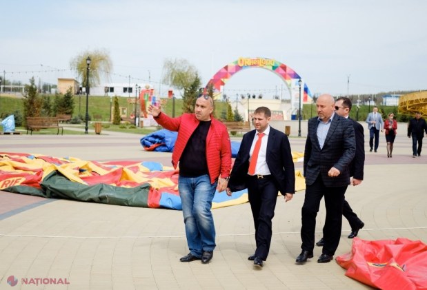 FOTO // O nouă PREMIERĂ pentru R. Moldova. Ilan Șor instalează un ROLLER COASTER gratuit la „OrheiLand”
