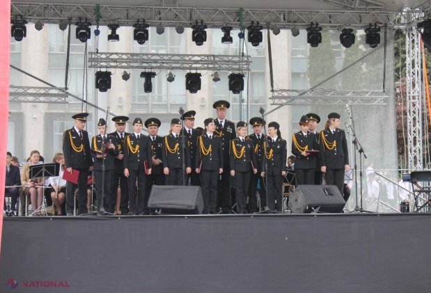 FOTO // Ziua Europei, marcată cu FANFARE și DANSURI în centrul Chișinăului!