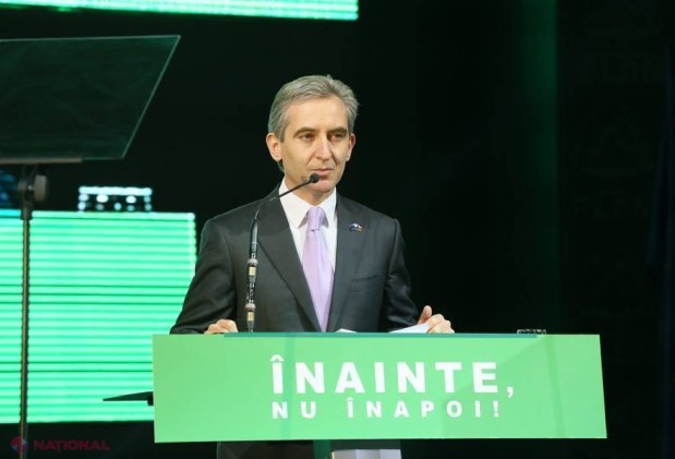 REPORTAJ FOTO // Oficiali PPE şi Mihail Saakaşvili, la Chişinău, cu fulare VERZI