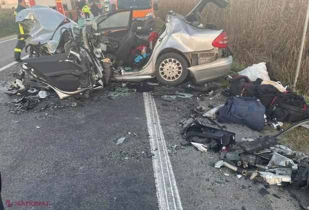 FOTO // Accident cumplit în România, cu implicarea a doi cetățeni din R. Moldova ce se întorceau din Franța. Şoferul de 23 de ani a decedat