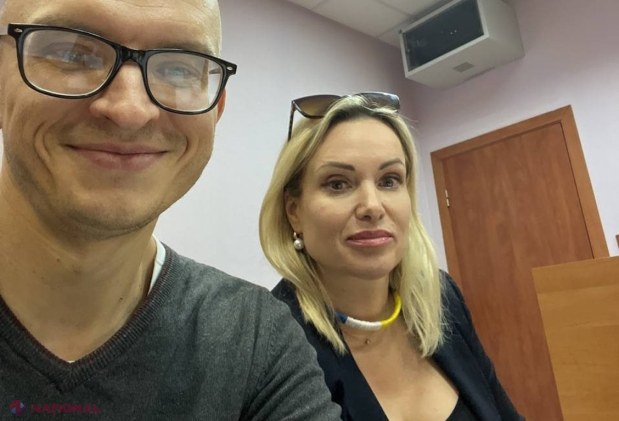  UPDATE//Amendă de 250 de dolari. A apărut Maria Ovseannikova, jurnalista care a intrat ÎN DIRECT la principalul buletin de știri din Rusia cu o pancartă pe care scria „Stop războiului!”. Acesta se află în sala de JUDECATĂ, unde își așteaptă sentința