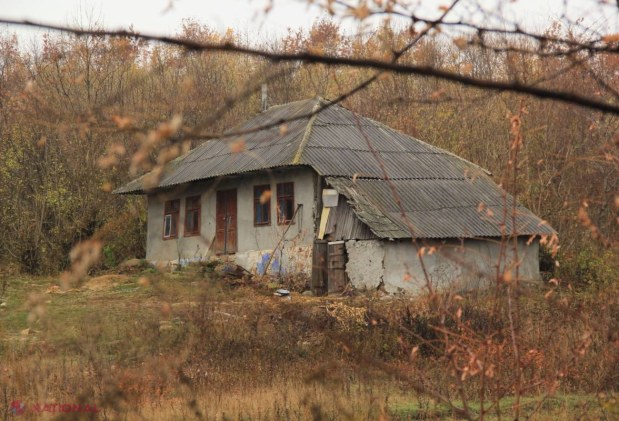 Odaia PUSTIITĂ: Localitatea din R. Moldova cu opt case, patru familii, câțiva câini și-un „generator micuț”