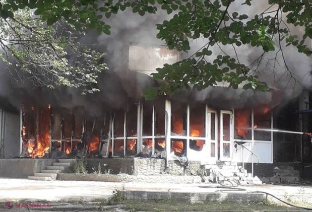 FOTO // Incendiu DEVASTATOR la Drochia: Un magazin, DISTRUS în totalitate