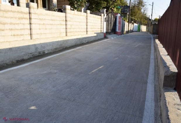 FOTO // Echipa Partidului „ȘOR” continuă să construiască drumuri din beton la Orhei: „Până acum nici ambulanțele nu puteau ajunge...”