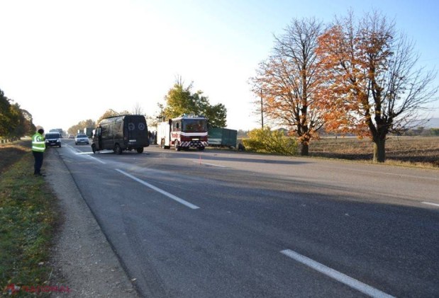 Foto // ACCIDENT la Orhei. Un autocamion a ajuns în șanț