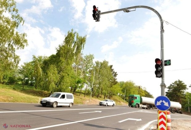 FOTO // Semafor INTELIGENT, instalat în Chișinău: Intersecția în care va funcționa