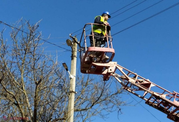 FOTO // Programul lui Șor se extinde: până la sfârșitul anului, în toate satele raionului Orhei vor fi instalate sisteme de iluminare stradală