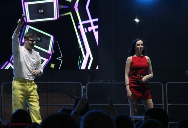 „Și ți-am promis c-o să te iau cu mine”: Trupa ,,Akcent