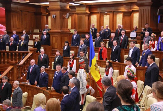 FOTO 25 de ani ai TRICOLORULUI în 25 de poze