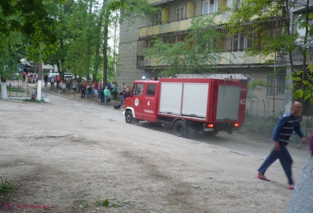 VIDEO  FOTO // 28 de apartamente de la mansadra unui bloc din capitală au ars în totalitate