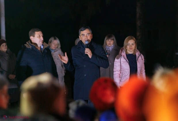 FOTO // Partidul „ȘOR” amenajează Pomi de CRĂCIUN în zeci de localități din R. Moldova