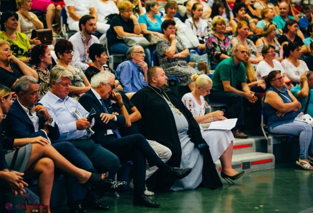 VIDEO // Sute de moldoveni din diaspora din Italia au semnat proiectul de lege al Partidului „ȘOR”, care prevede readucerea lor acasă