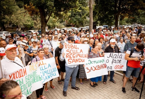 Un nou PROTEST organizat în susținerea Marinei Tauber. Adunați în fața Curții de Apel Chișinău, membrii și simpatizanții Partidului „ȘOR” cer eliberarea deputatei din arest