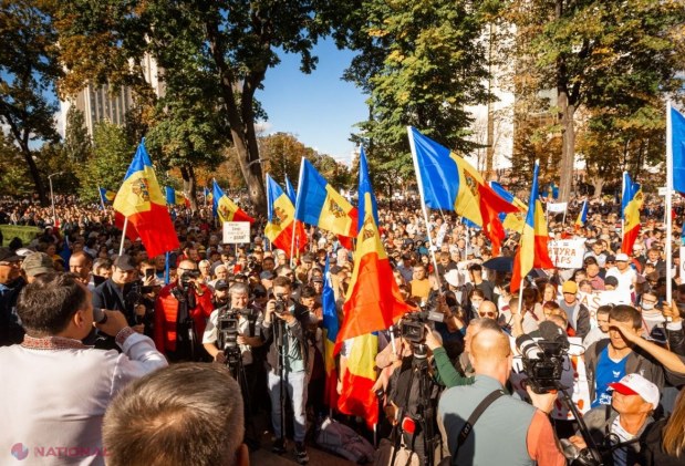 Proteste non-stop în fața Președinției: Organizatorii mitingului din centrul Chișinăului anunță că oamenii vor protesta pașnic până când guvernarea își va da demisia