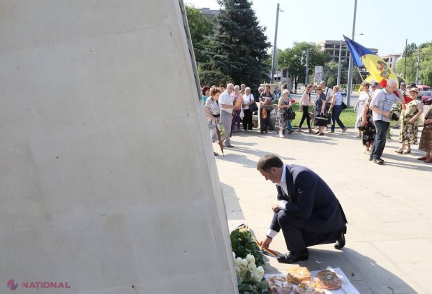 FOTO // Flori în memoria victimelor represiunilor politice
