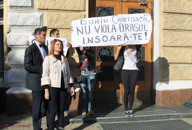 REPORTAJ FOTO // NUNTĂ la Primăria Chișinău: Dorin Chirtoacă s-a ÎNSURAT