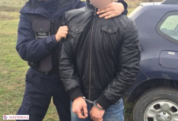 Doi tineri REȚINUȚI la frontieră. Aveau asupra lor obiecte ISLAMICE și o grenadă