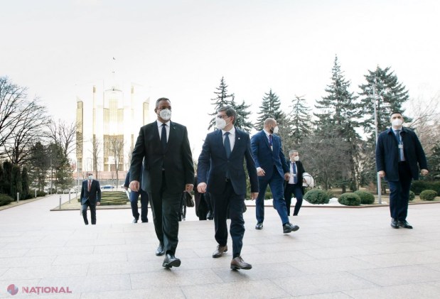 FOTO // Cetățenii R. Moldova, principalii BENEFICIARI ai ajutorului de 100 de MILIOANE de euro acordați de România: „Sunt bani care vor dezvolta comunitățile noastre prin crearea LOCURI de MUNCĂ, prin proiecte de infrastructură, culturale și de dezv
