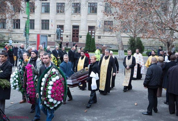 FOTO // Sute de oameni au venit să-și ia rămas bun de la maestrul Titus Jucov