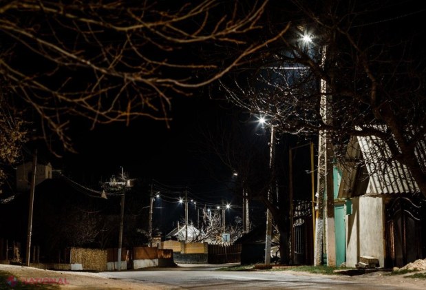 FOTO // Partidul „ȘOR” a instalat sistem de ILUMINARE stradală încă într-o localitate din R. Moldova. „Suntem echipa și oamenii faptelor și promisiunilor ÎNDEPLINITE”
