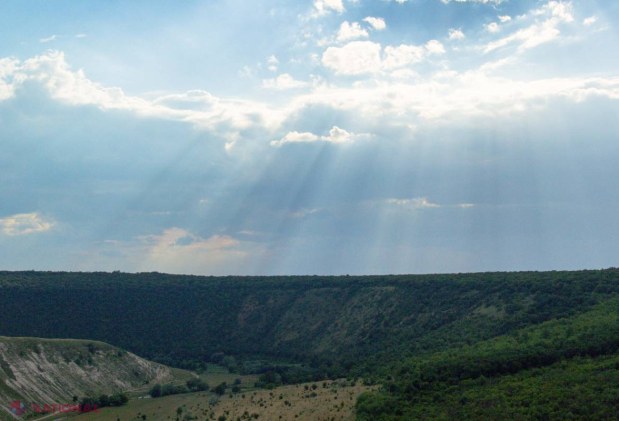 METEO Nori și PLOI până sâmbătă. Săptămâna viitoare ne așteaptă zile FIERBINȚI de tot