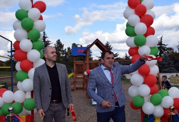 FOTO // Echipa lui Ilan Șor a dat în exploatare încă patru terenuri de joacă în localitățile raionului Orhei