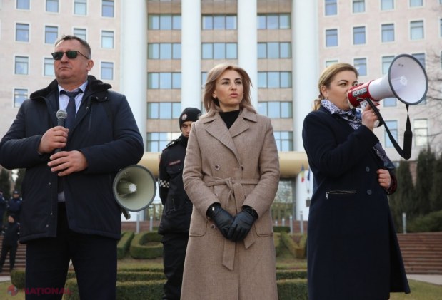 Flashmob organizat la Parlament de către Partidul „ȘOR”, întru susținerea inițiativei de a obliga Guvernul să plătească facturile cetățenilor pentru lunile de iarnă