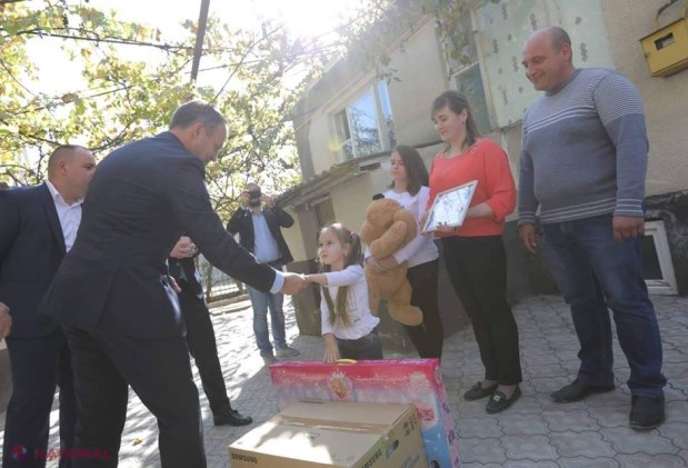 VIDEO, FOTO // Prima familie orașul Florești care și-a cumpărat locuință prin intermediul Programului „Prima Casă”. Spicherul Candu a venit cu daruri