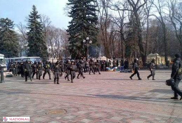 RETRAGERE // Milițienii din „Berkut” părăsesc Maidanul