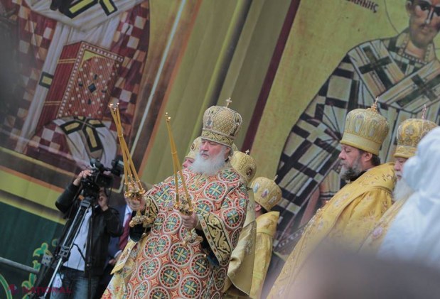 REPORTAJ FOTO Patriarhul Kiril a oficiat liturghia din faţa Catedralei mitropolitane