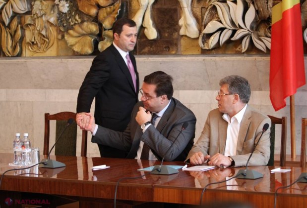 Analiștii politici oferă SOLUȚII pentru ieșirea din „BLOCAJUL” negocierilor pentru formarea unei coaliții de guvernare