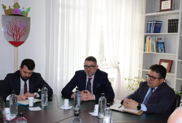 FOTO // Ambasadorul României, Cristian-Leon Țurcanu, primit „cu multă căldură” la Sângerei. Autoritățile publice locale, recunoscătoare pentru sprijinul consistent și ferm al Bucureștiului în folosul cetățenilor din R. Moldova