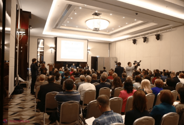 Sute de copii cu nevoi speciale din R. Moldova merg la școli obișnuite 