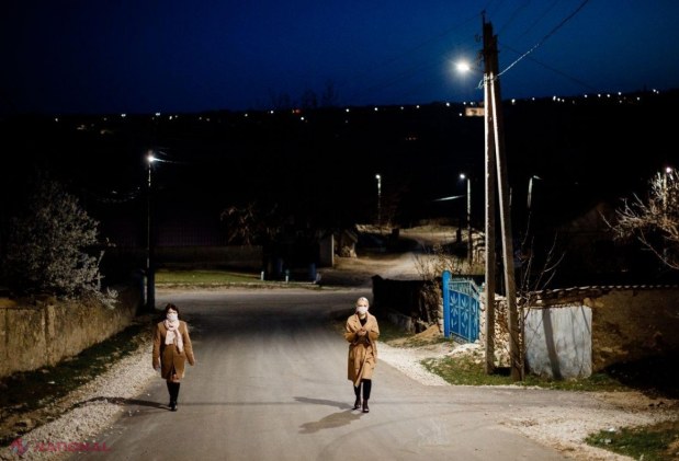 FOTO // Partidul „ȘOR” a instalat sistem de ILUMINARE stradală încă într-o localitate din R. Moldova. „Suntem echipa și oamenii faptelor și promisiunilor ÎNDEPLINITE”