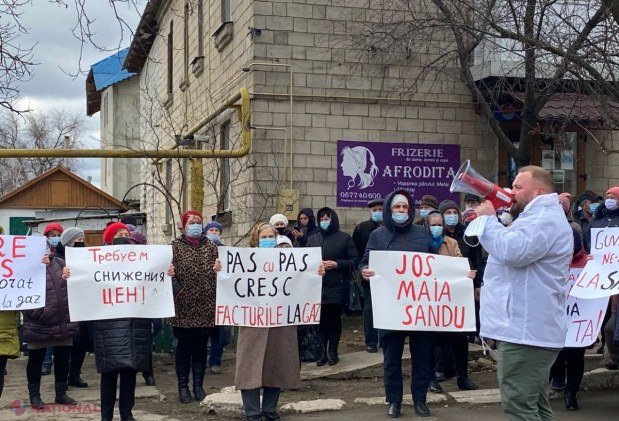 FOTO // Protest cu SACI de facturi în 22 de localități din R. Moldova. Reprezentanții Partidului „ȘOR” au lăsat facturile la sediile PAS