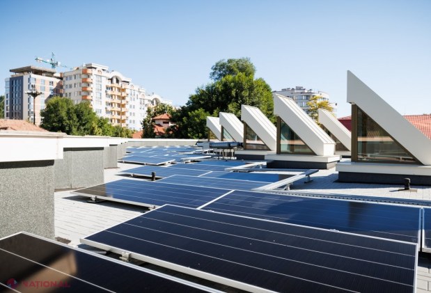 FOTO // Panouri FOTOVOLTAICE pe acoperișul Președinției R. Moldova: „Cele 114 panouri solare vor produce anual 70 000 de kWh de energie electrică verde”