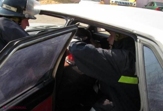 ACCIDENT în capitală. A intrat cu mașina într-o remorcă și a decedat