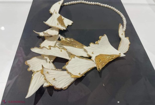 FOTO // Romanian Jewelry Week 2023: Bijuterii moderne, create de 50 de designeri români și internaționali, expuse în premieră, până la finele lunii august, la Chișinău
