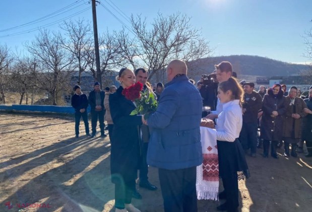 FOTO // Programul lui Șor se extinde: până la sfârșitul anului, în toate satele raionului Orhei vor fi instalate sisteme de iluminare stradală