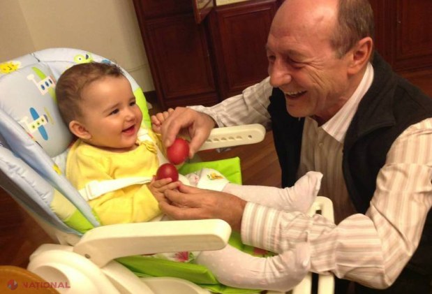 EMOŢIONANT! Preşedintele Băsescu, ALĂTURI DE NEPOŢICĂ, de Paşte. Cei doi S-AU DISTRAT PE CINSTE