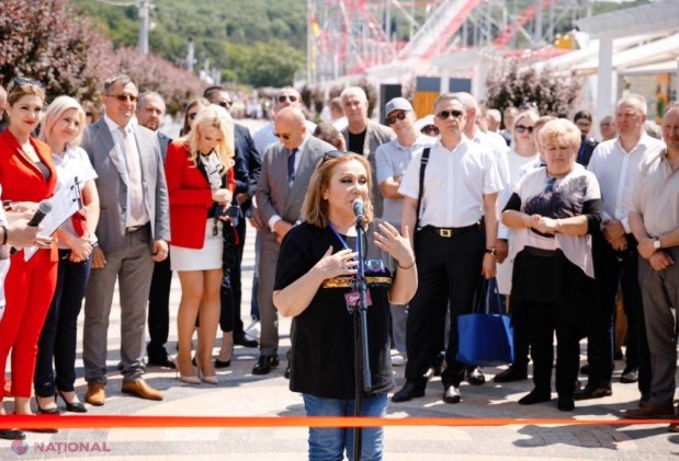 FOTO // Parcul de distracții „OrheiLand” a fost REDESCHIS. Primăria Orhei anunță că la deschidere au participat zeci de mii de părinți și copii