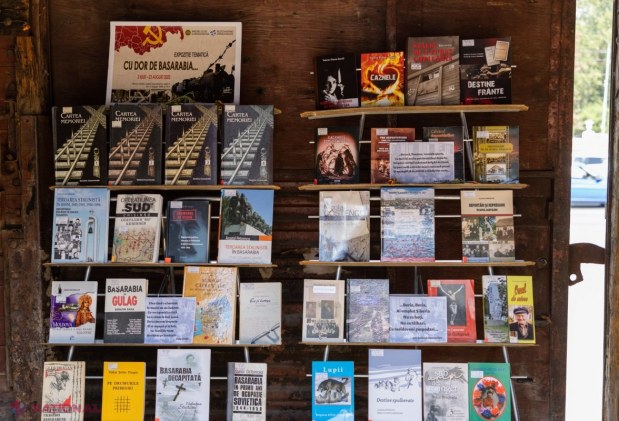 GALERIE FOTO // Expoziția „Basarabeni în Gulag”, desfășurată în două vagoane plasate în PMAN în memoria victimelor celui de-al doilea val de deportări staliniste, va putea fi vizitată până la 30 iulie
