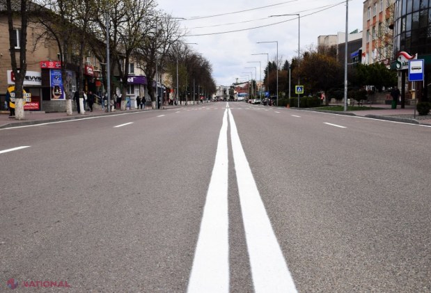 FOTO // Străzi spălate cu ȘAMPON special la Orhei. Autoritățile locale au demarat CURĂȚENIA de primăvară, inclusiv aplicarea marcajului rutier