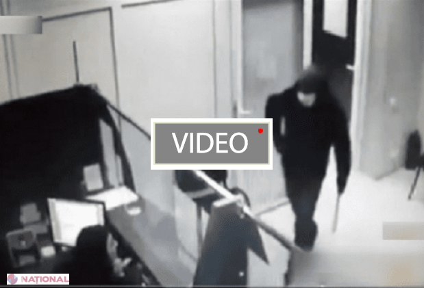 ÎNCHISOARE pentru individul care a atacat banditește o bancă de la Strășeni