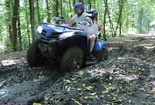 GALERIE FOTO, VIDEO // Prezentatorul de televiziune Alexandu Fosa s-a MUTAT în… codru. Noua ocupație plină de ADRENALINĂ
